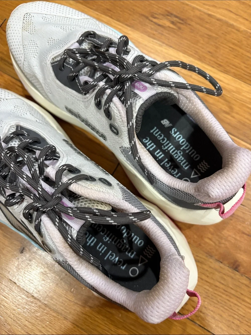 New Balance Women’s White & Pink Athletic Running Sneakers size 8